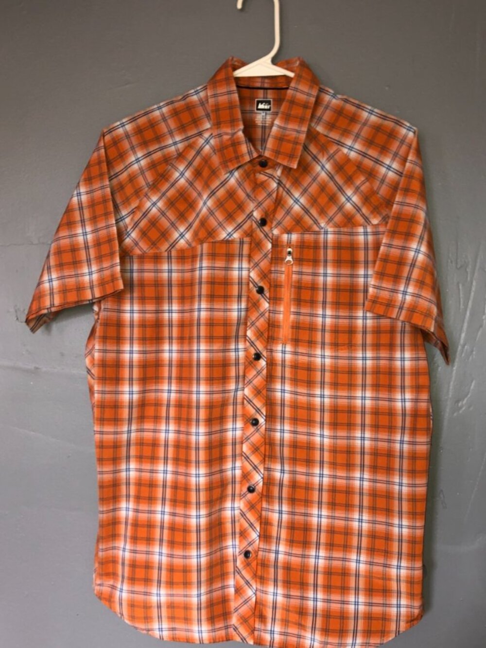 REI Mens Orange Plaid Short Sleeve Snap Button Front Zip Chest Pocket Hiking Med